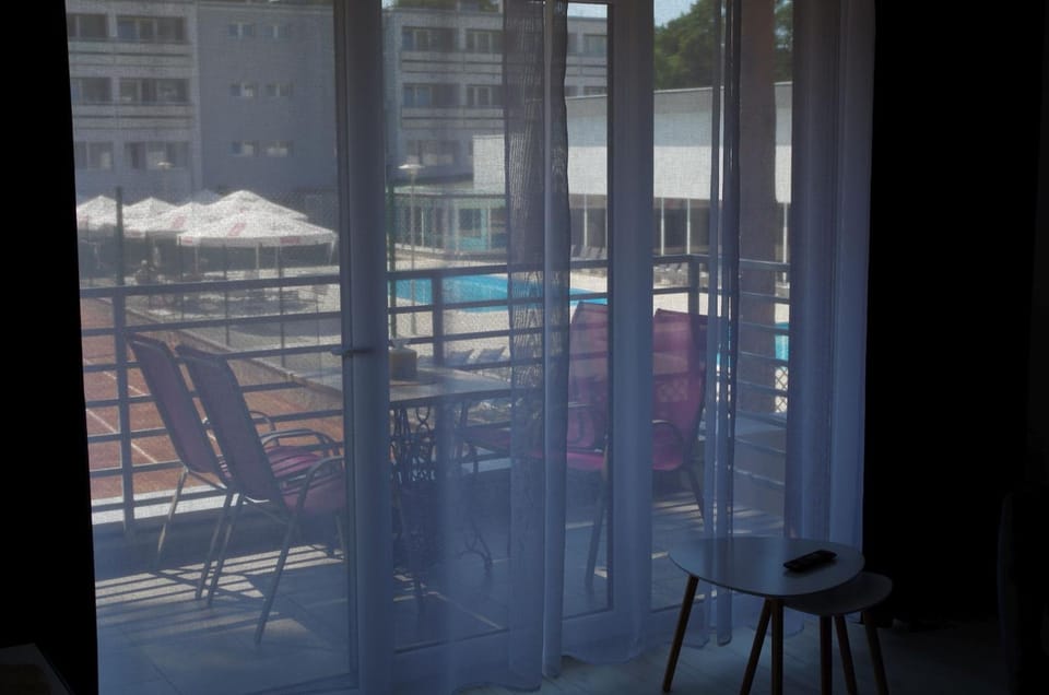 Balcony/Terrace, Living room, Pool view
