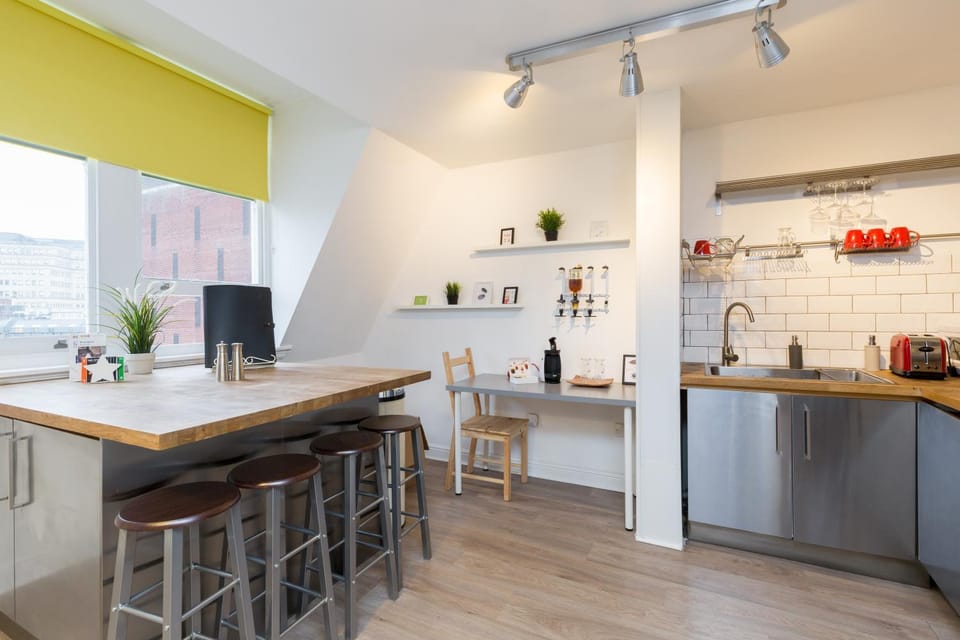Coffee/tea facilities, Kitchen or kitchenette, Dining area