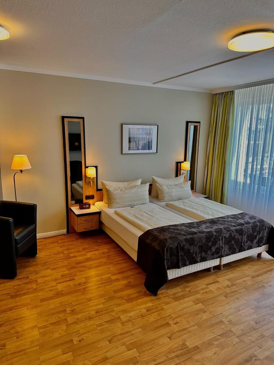 Bed, Photo of the whole room, Bedroom