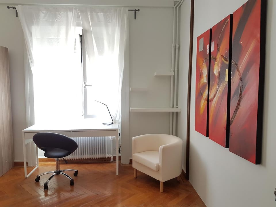 Errathens Pine Red and Taupe - Athens Center Apartment in Athens