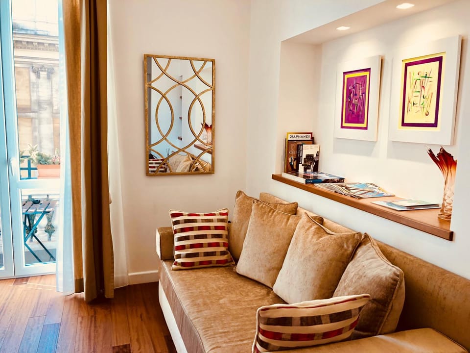 Photo of the whole room, Seating area, Bedroom