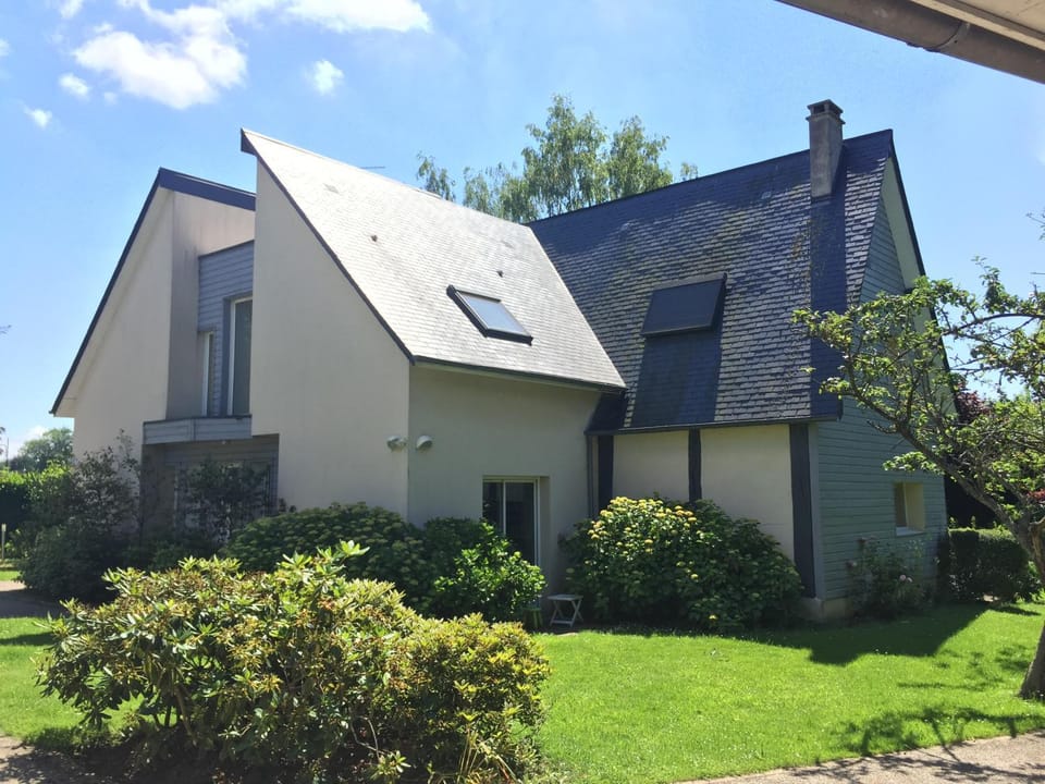 Property building, Facade/entrance, Garden