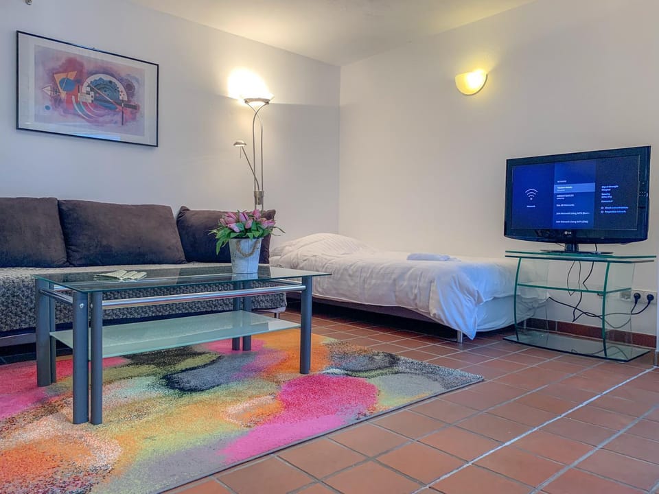 TV and multimedia, Seating area