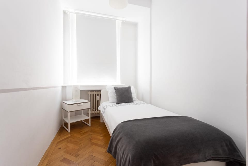 Balcony Oasis Operastreet Apartment in Vienna