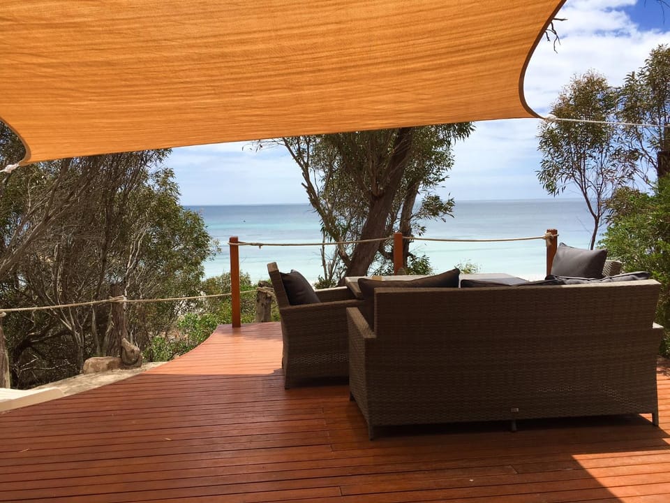Natural landscape, BBQ facilities, Balcony/Terrace, Seating area, Beach