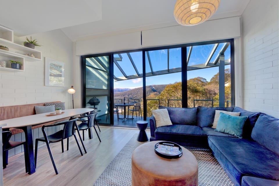 Living room, Dining area, Mountain view