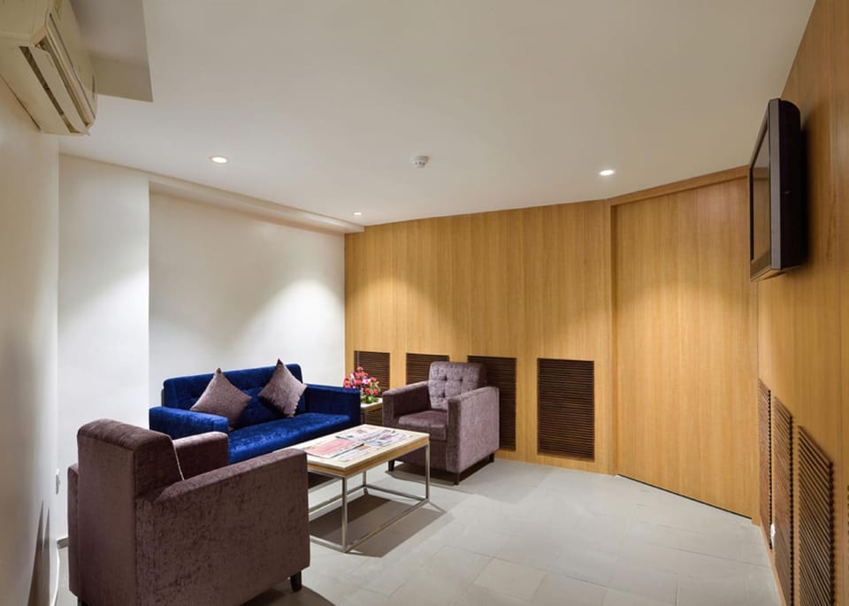 Communal lounge/ TV room, Lobby or reception, Seating area, Area and facilities