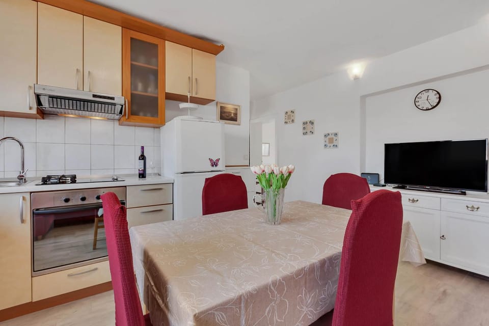 TV and multimedia, Kitchen or kitchenette, Dining area