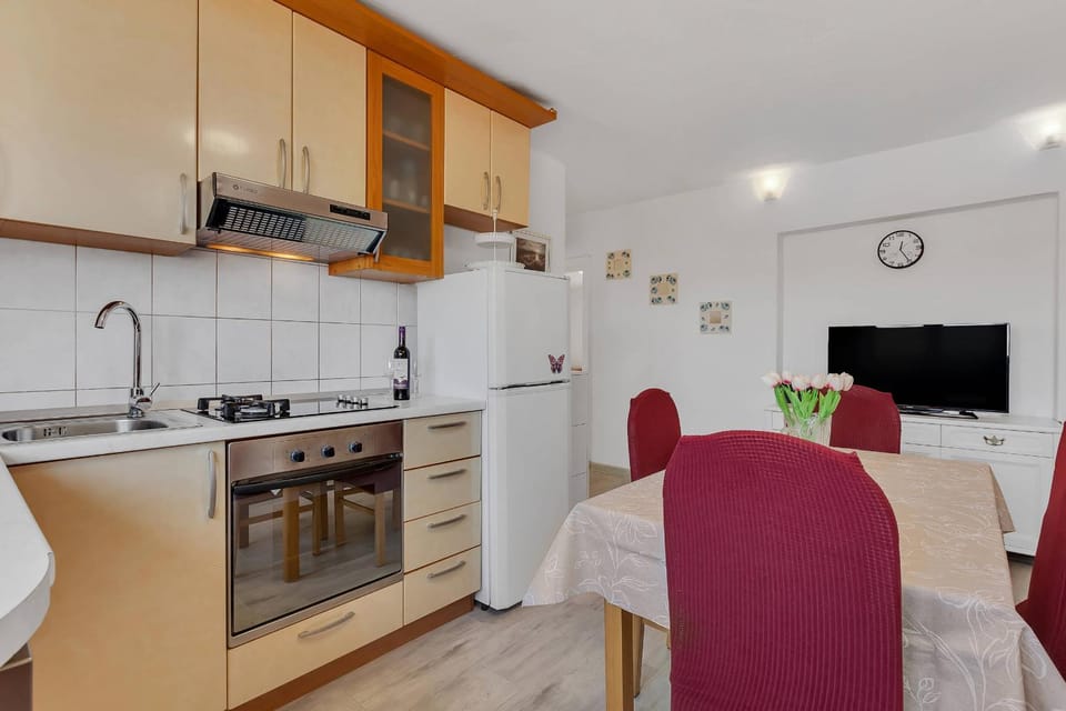 TV and multimedia, Kitchen or kitchenette, Dining area