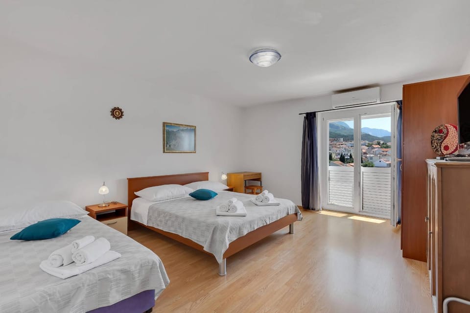 Bed, Photo of the whole room, Bedroom, towels, air conditioner