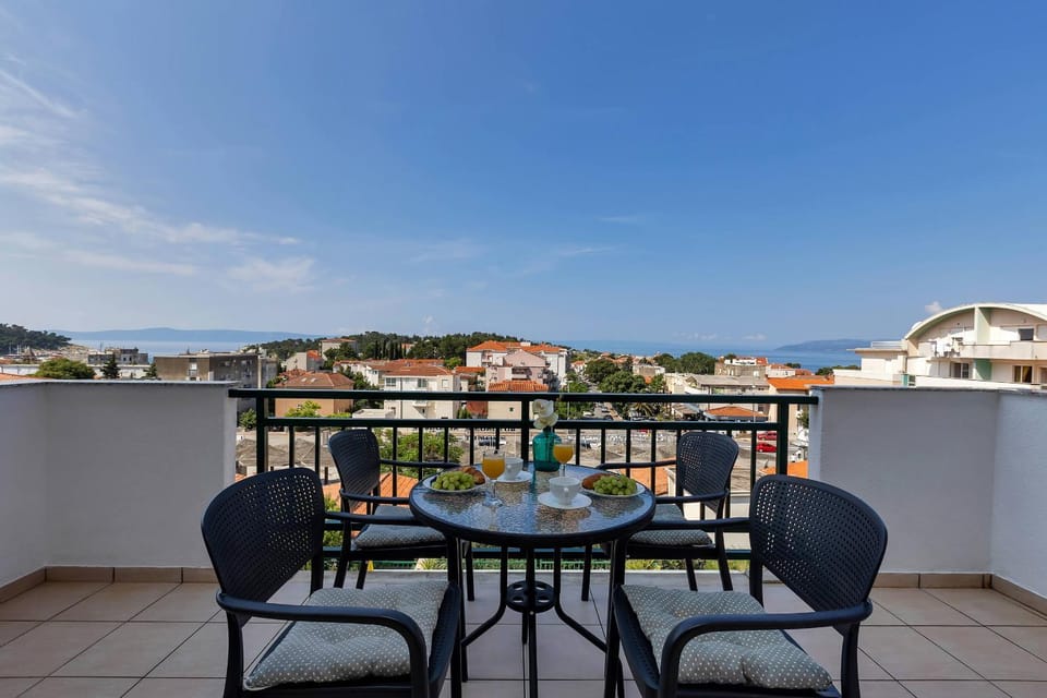 Property building, Day, Balcony/Terrace, Balcony/Terrace, Seating area, Sea view
