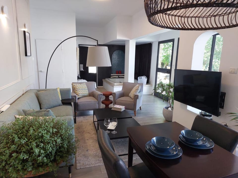 Champagne suites Nature lodge in North District