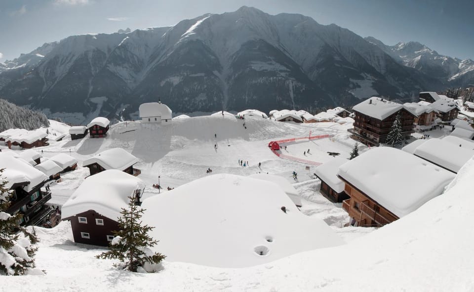 Day, Winter, Ski School, Skiing, Landmark view, Mountain view, Street view
