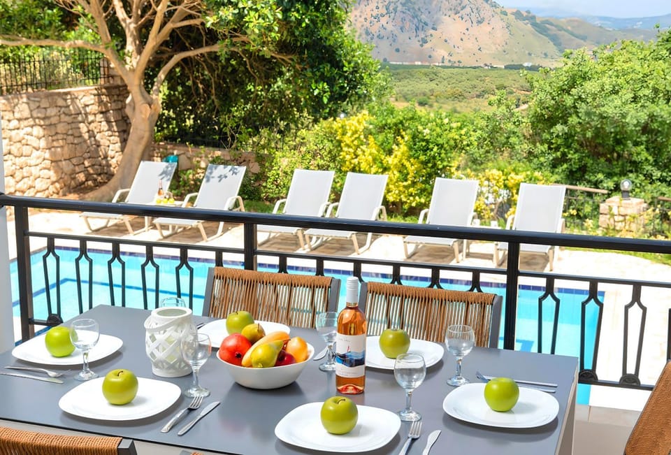 Patio, Natural landscape, View (from property/room), Balcony/Terrace, Dining area, Mountain view, Pool view, Swimming pool, sunbed