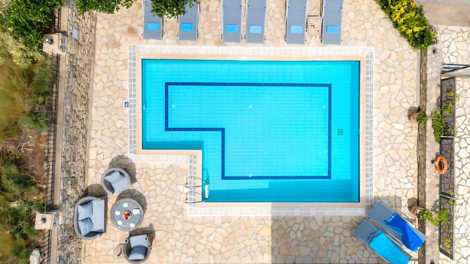 Day, Pool view, Swimming pool, sunbed