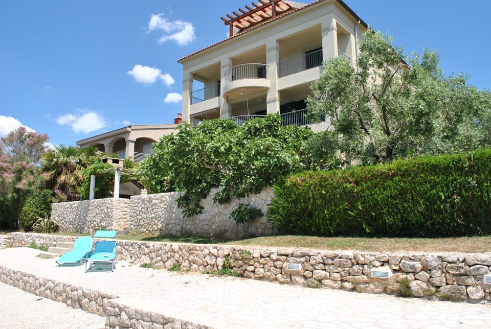 Facade/entrance, Garden, Beach