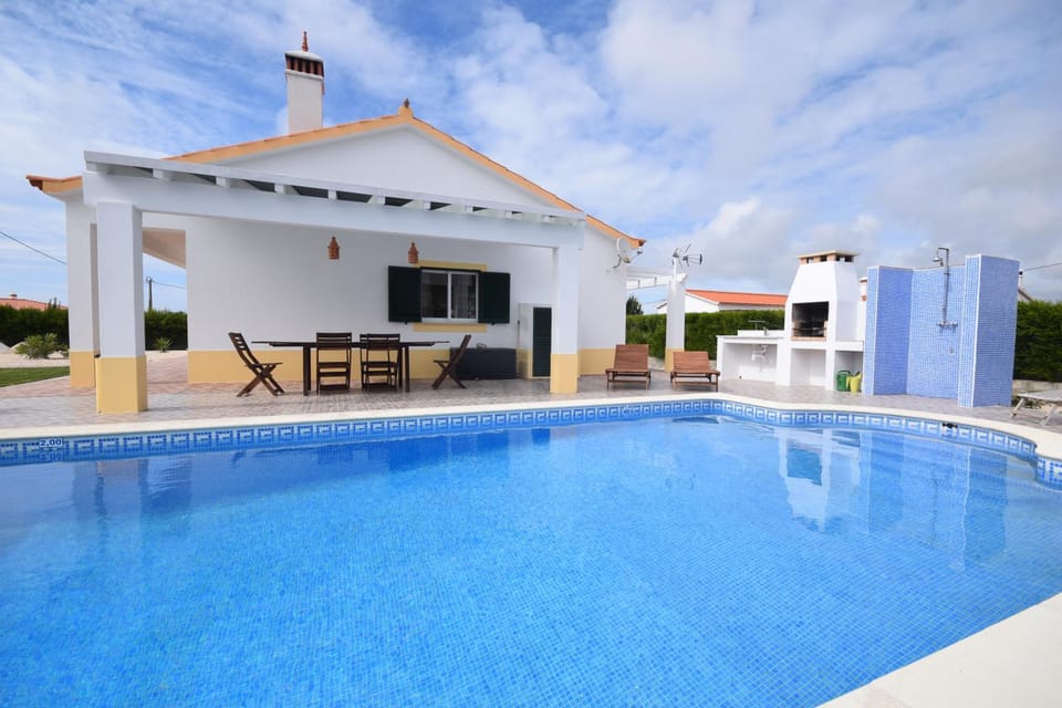 Balcony/Terrace, Pool view, Swimming pool, Swimming pool