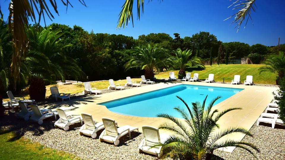 Swimming pool, Swimming pool