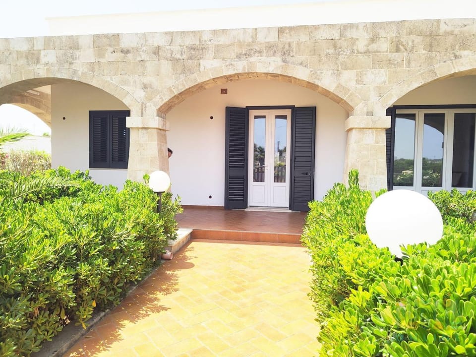 Property building, Facade/entrance, Spring, Day, People, group of guests