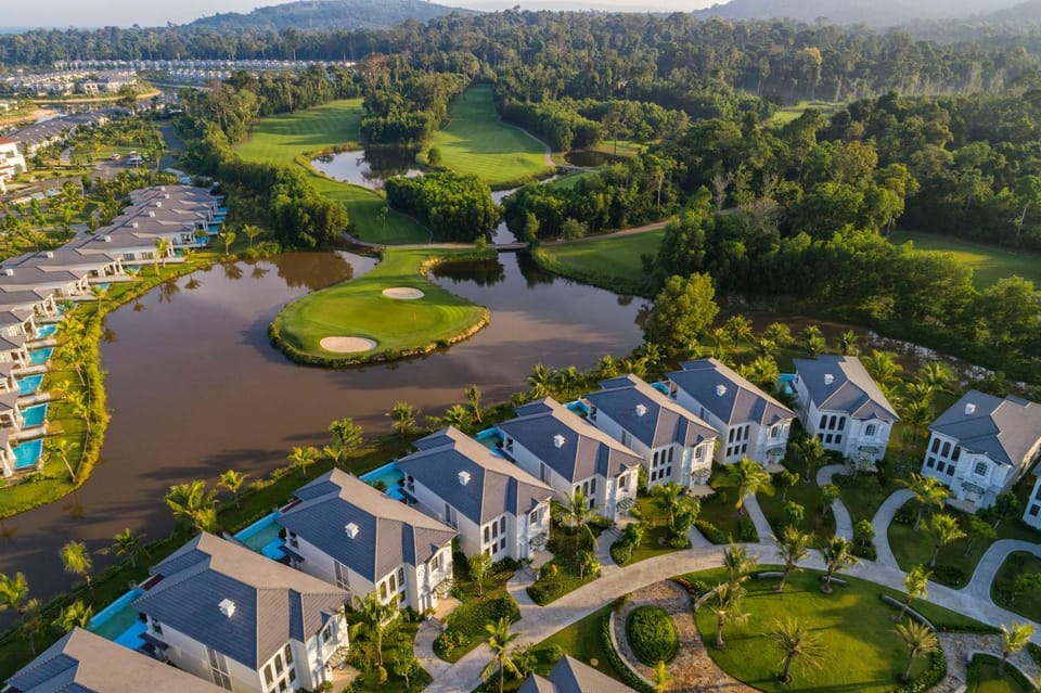 Garden, Golfcourse, View (from property/room), Swimming pool