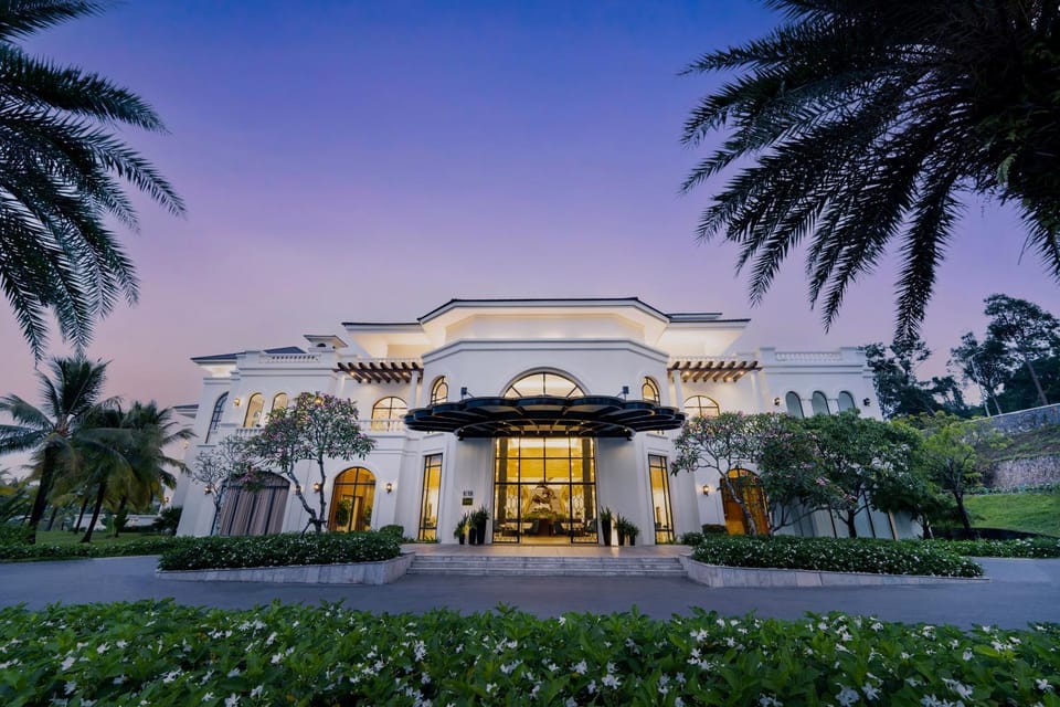 Facade/entrance, Garden, Lobby or reception, Parking