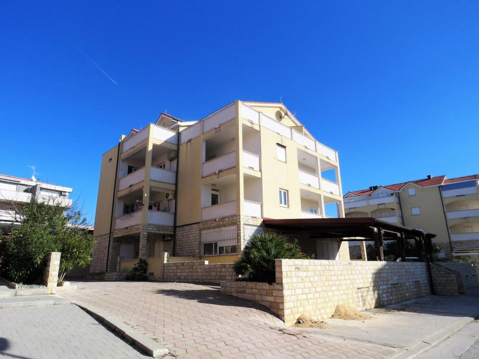 Property building, Facade/entrance, Bird's eye view
