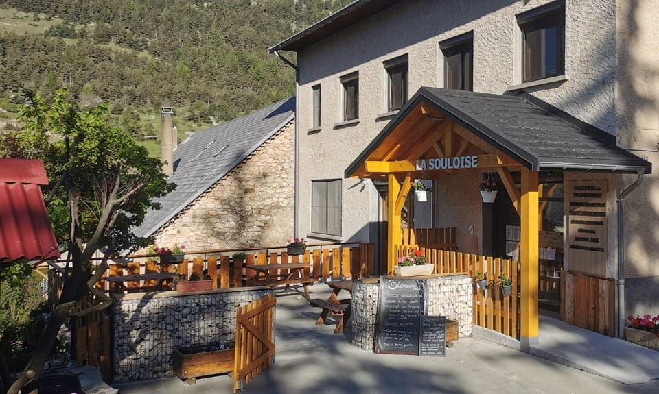 Property building, Patio, Facade/entrance