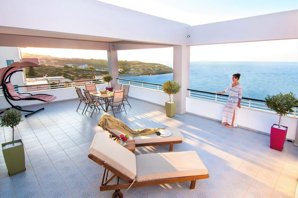 Balcony/Terrace, City view, Mountain view, Sea view