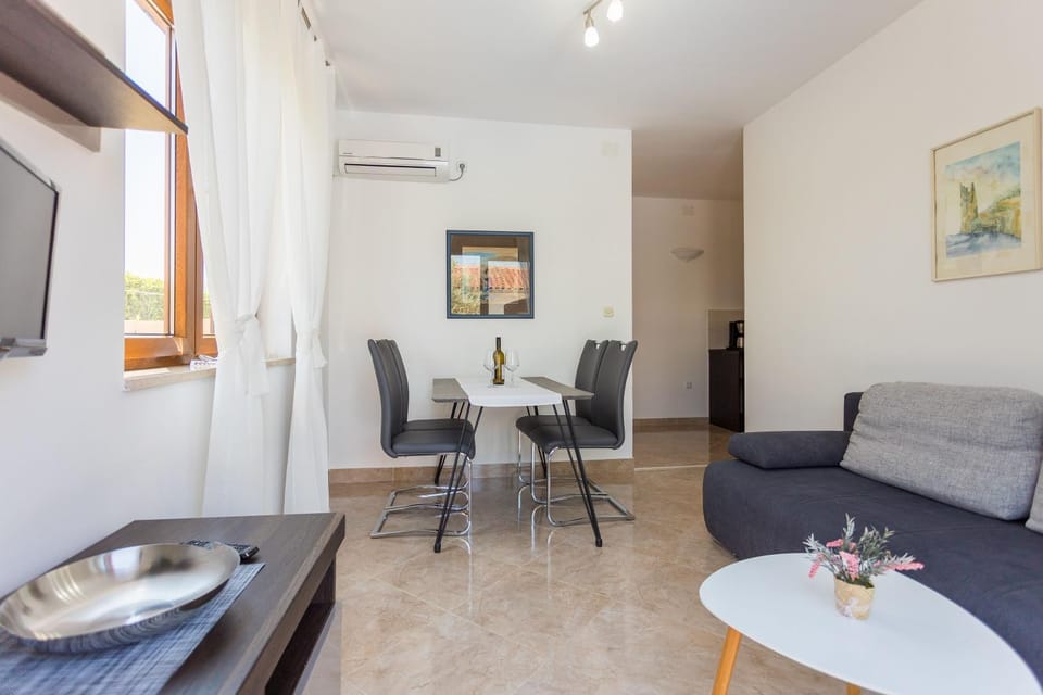 TV and multimedia, Dining area