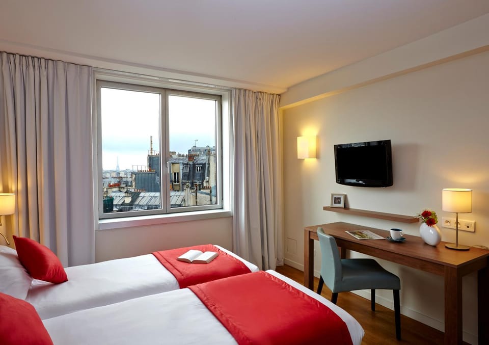 View (from property/room), Photo of the whole room, Street view