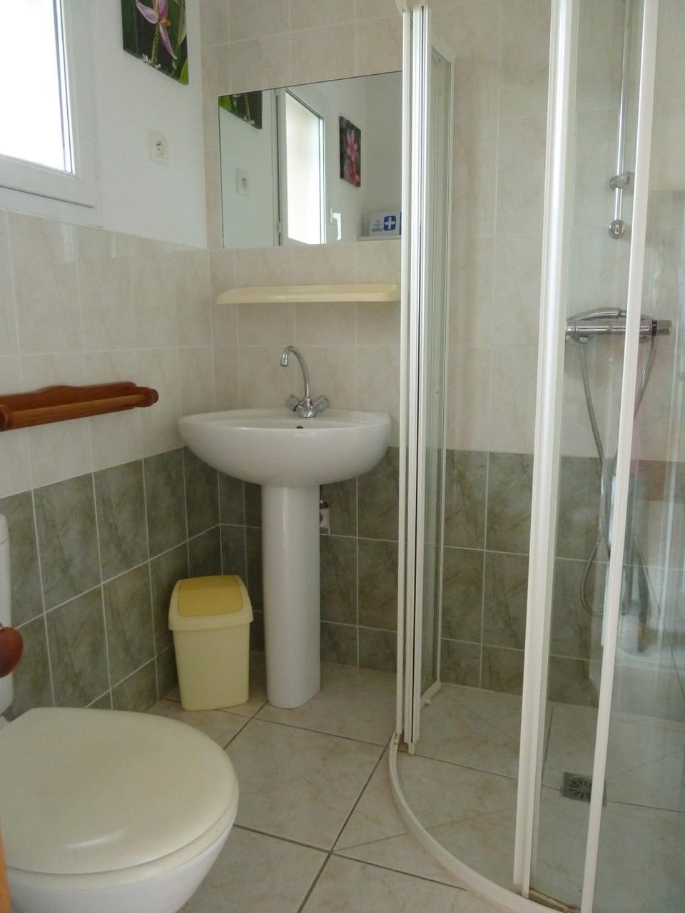 Shower, Toilet