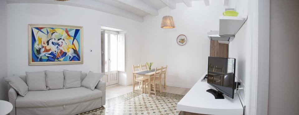 Living room, Photo of the whole room