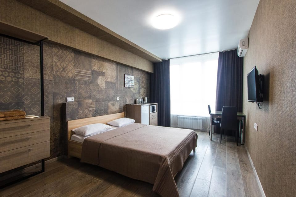 Bed, TV and multimedia, Photo of the whole room, Bedroom