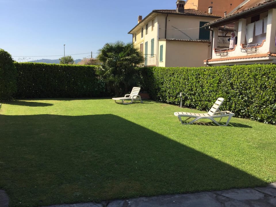 Garden, Pets