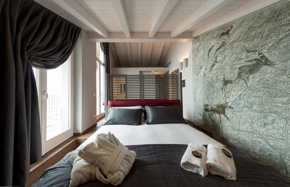 Bed, Photo of the whole room