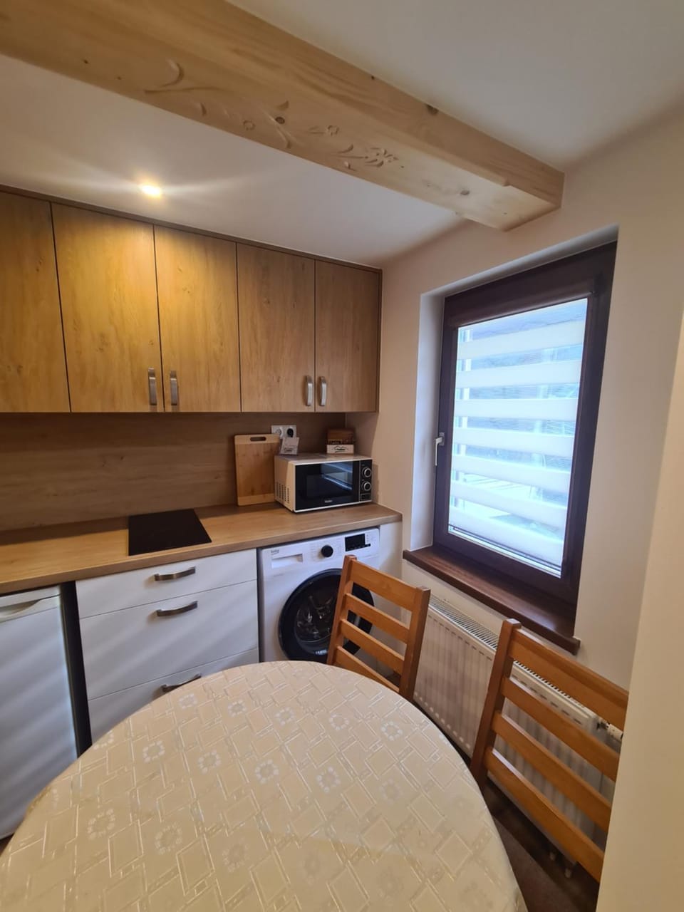 Kitchen or kitchenette, Dining area, minibar, stove