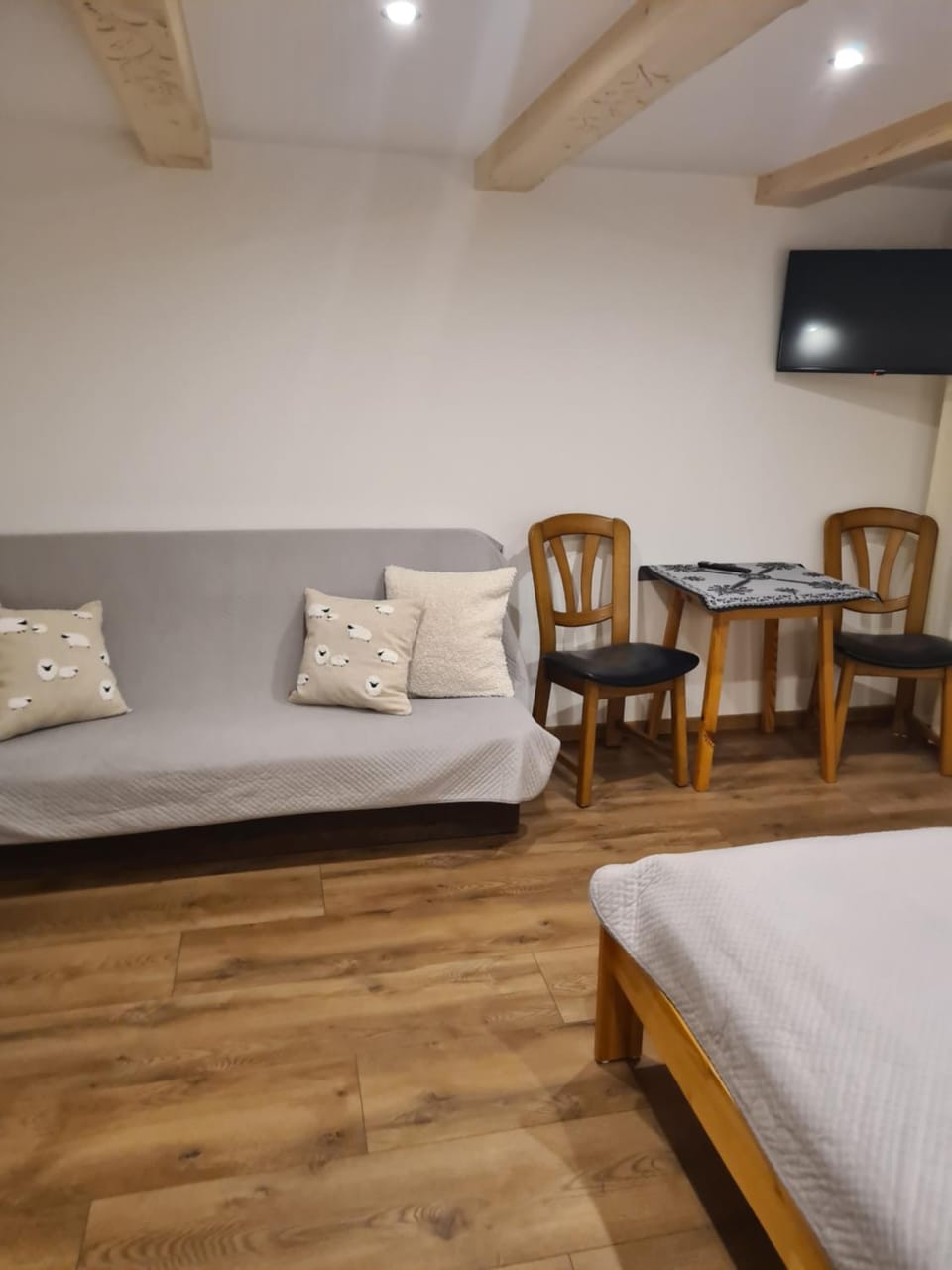 Photo of the whole room, Seating area