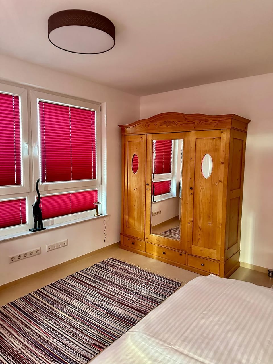 Photo of the whole room, Decorative detail, Bedroom