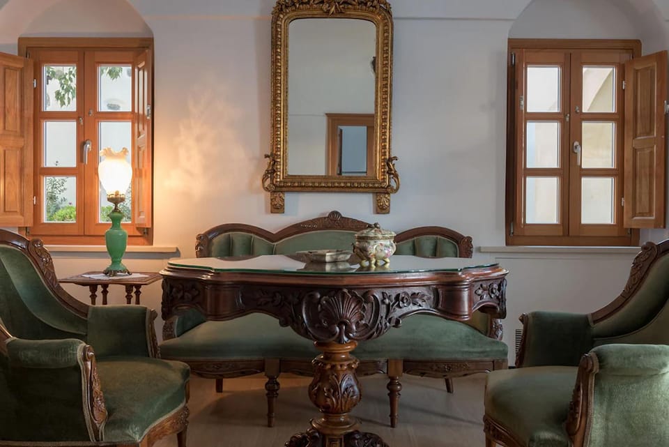 Living room, Seating area