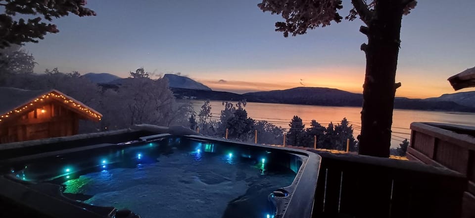 Natural landscape, Winter, Hot Tub, View (from property/room)