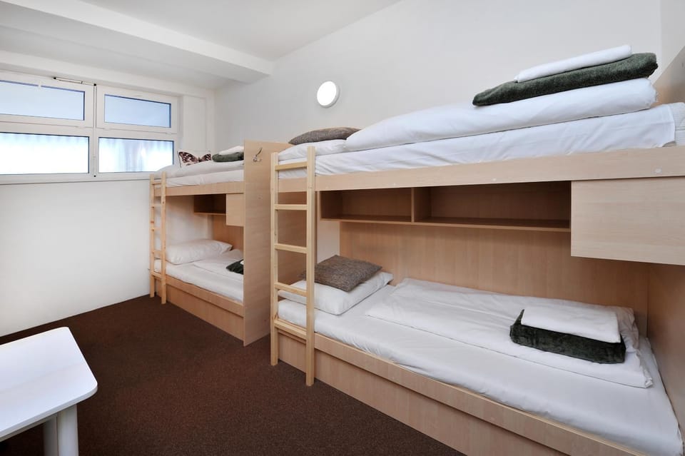 Photo of the whole room, bunk bed, towels