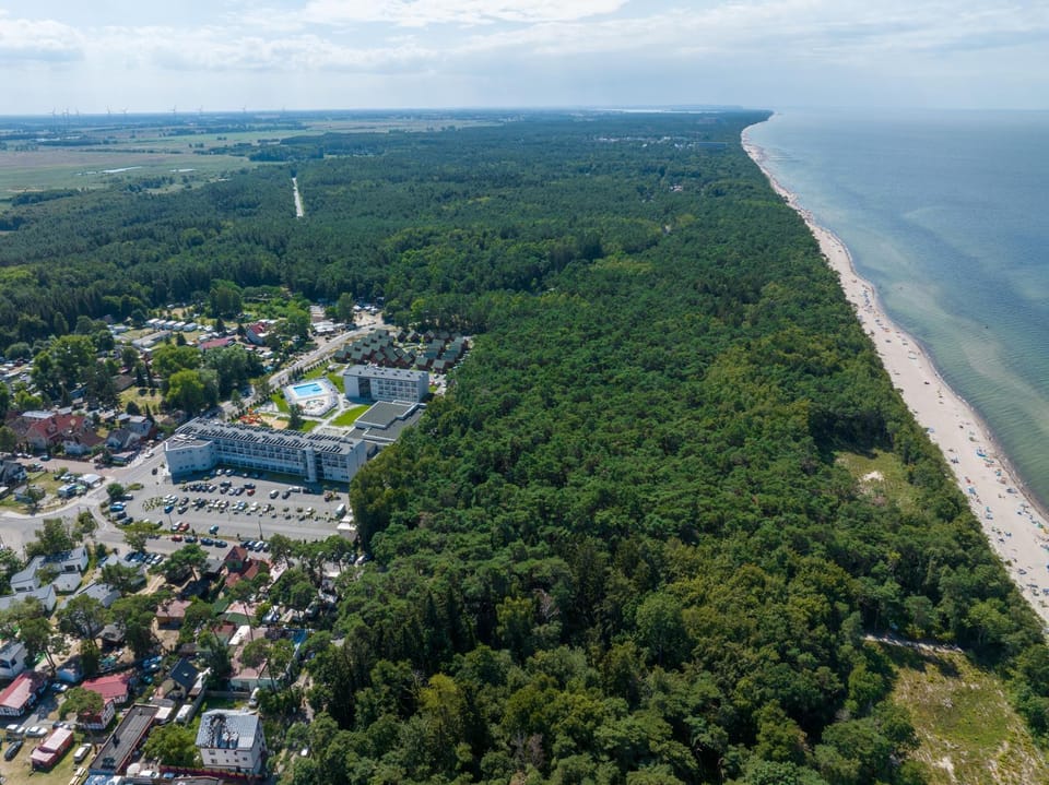 Zem-Tourist 250 M OD MORZA, ODKRYTY BASEN, PLAC ZABAW, PARKING, WYŻYWIENIE Resort in West Pomeranian Voivodeship, Poland