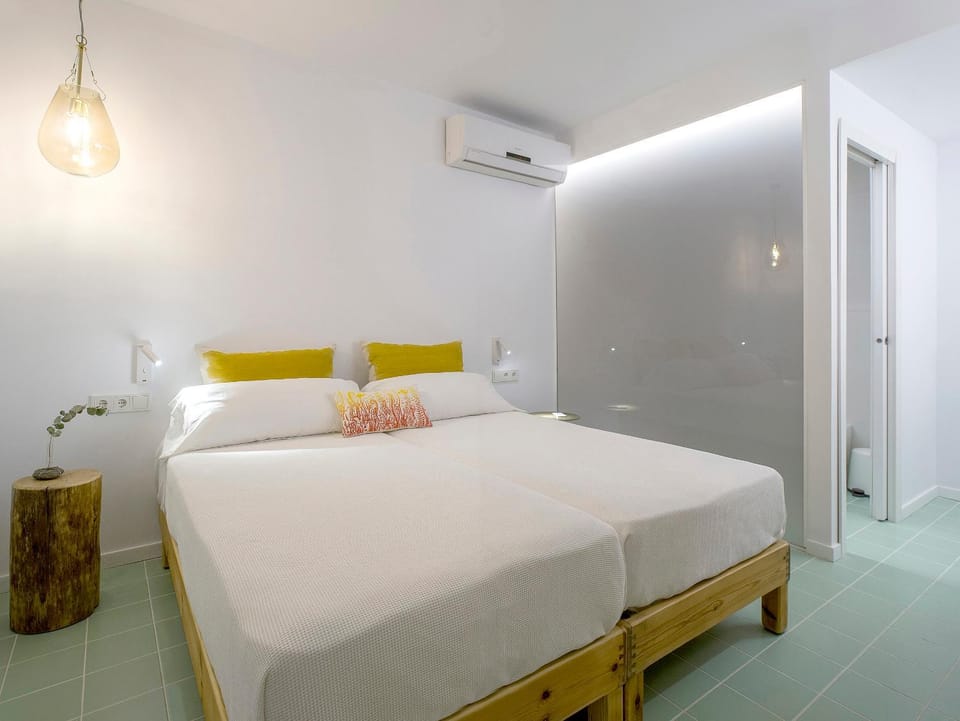 Bed, Bedroom