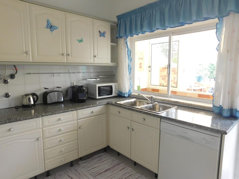 BBQ facilities, Balcony/Terrace, Garden view