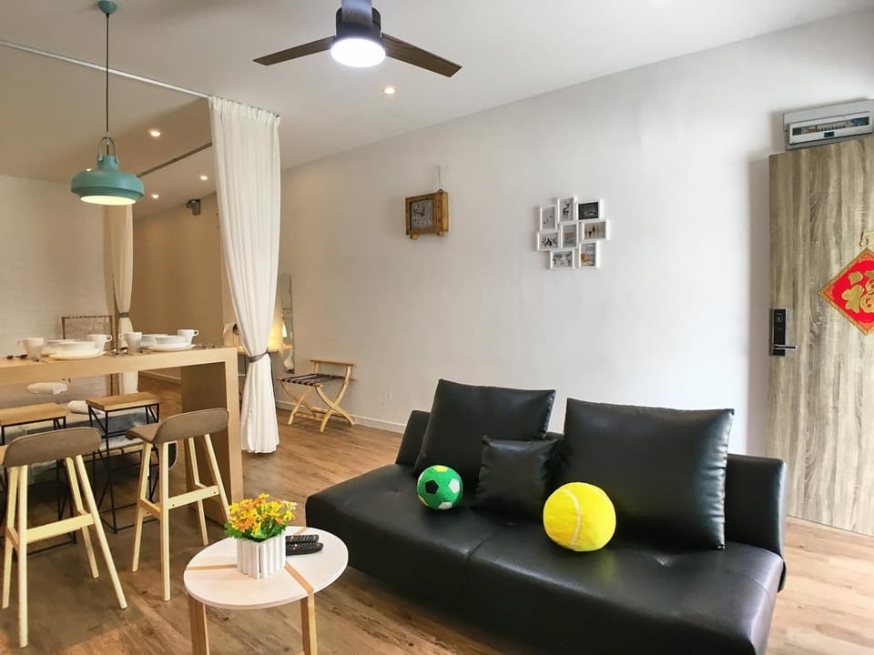 TV and multimedia, Living room, Seating area, Dining area