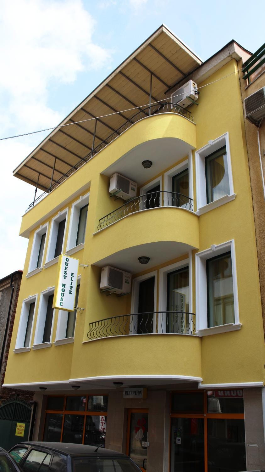 Facade/entrance