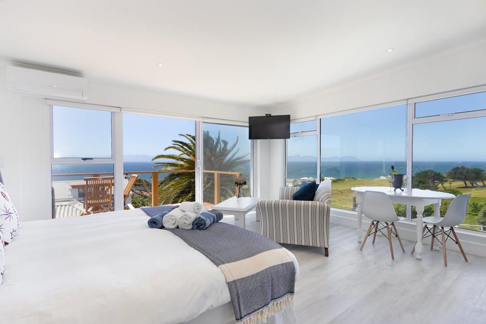 View (from property/room), Balcony/Terrace, Sea view