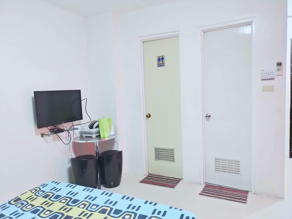 N&J Lopez Lodging House Bed and Breakfast in Pasay