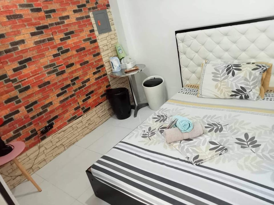 N&J Lopez Lodging House Bed and Breakfast in Pasay