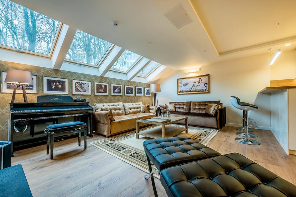 Living room, Seating area